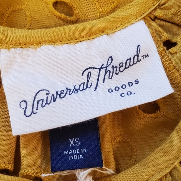 Universal Thread gold eyelet top - Picture 9 of 10